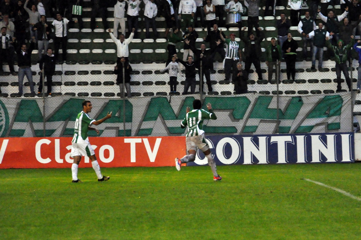 Sob chuva, Juventude vence e lidera o grupo B