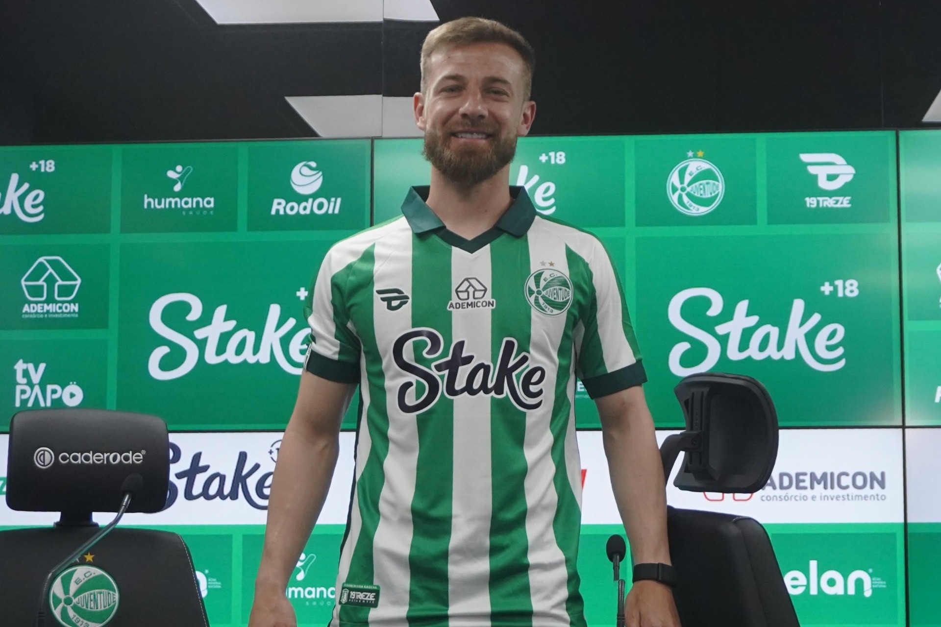 Juventude apresenta o lateral-esquerdo Marcelo Hermes